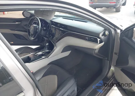 2018 Toyota Camry Xle z USA, uszkodzony, nr VIN 4T1B11HK9JU093608